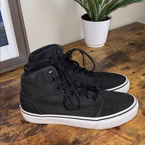 Men’s Authentic Hi top Vans Size 7